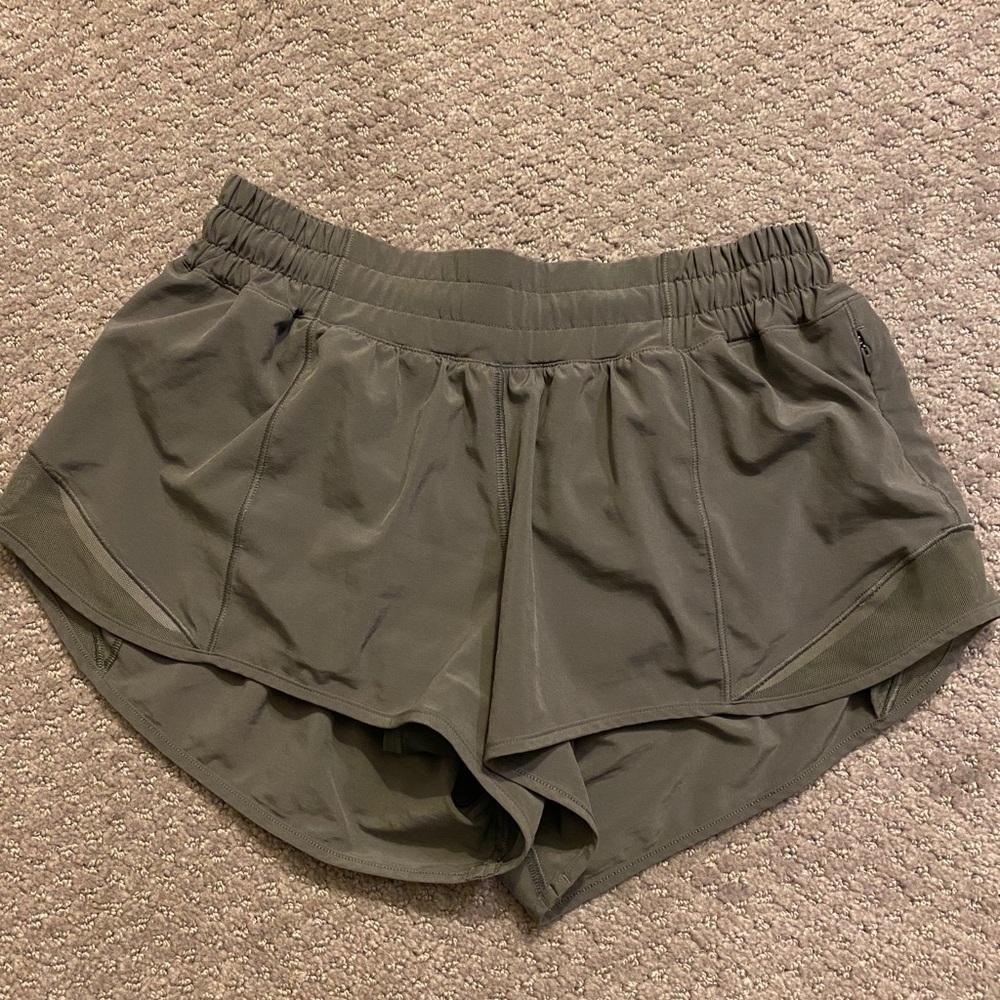Lululemon Hotty Hot short 2.5”